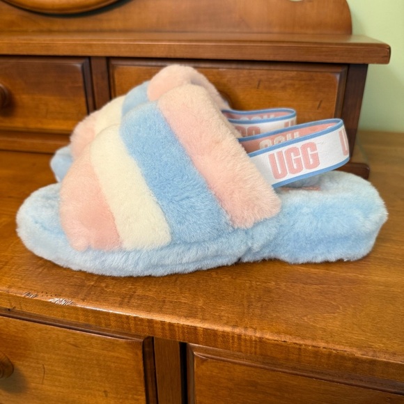UGG  Fluffy  Slippers Yeah Slide pink, blue white stripe sandals berrylicious - Picture 1 of 10